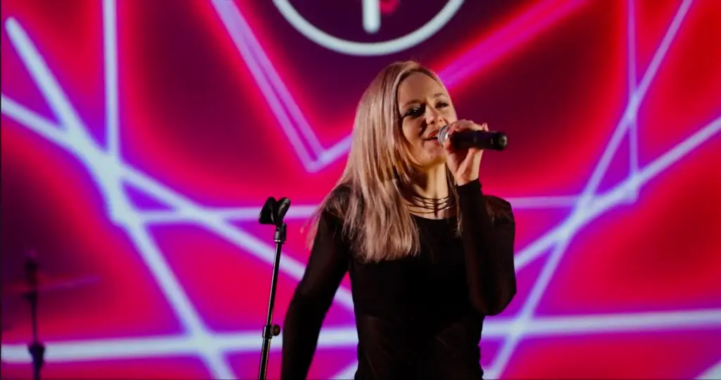 Céline Magnano Chanteuse, songwriter, autrice compositrice interprète, en live concert